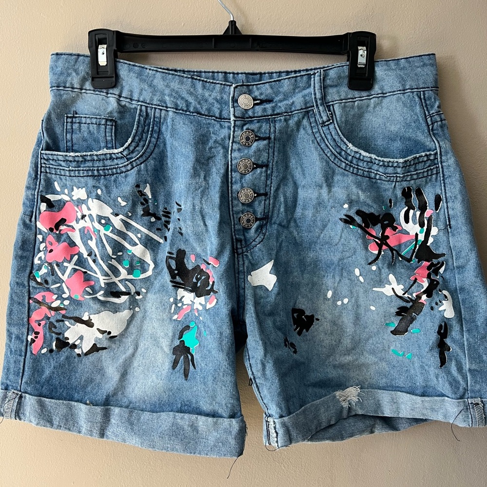 Art to wear abstract button up size large light blue cuffed shorts.